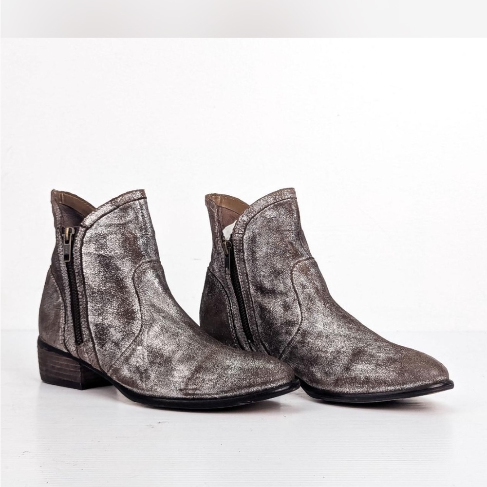 Seychelles Silver Ankle Booties with Distressed Finish
